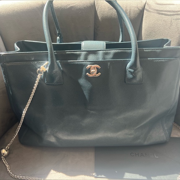 CHANEL Executive Cerf Tote - Picture 1 of 16